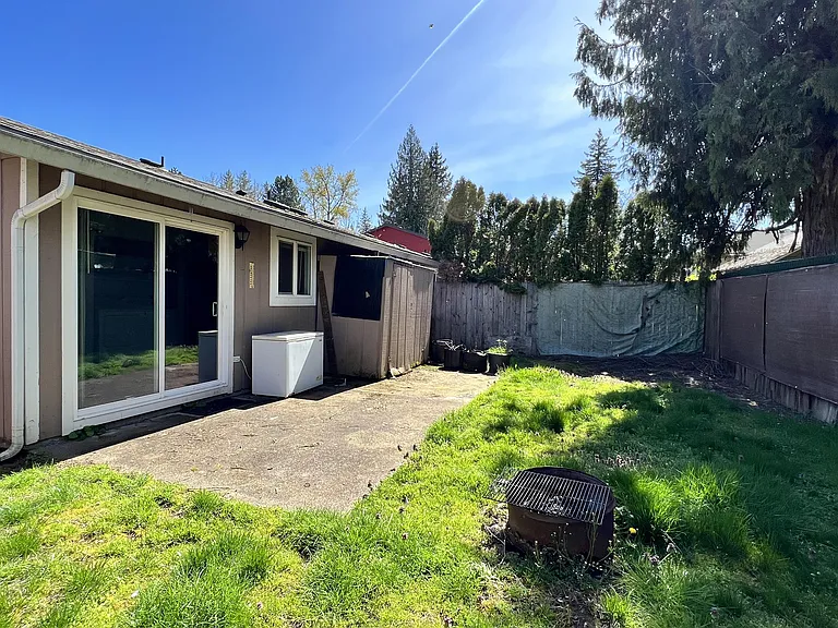 549 SW Dogwood Rd — Photo 3