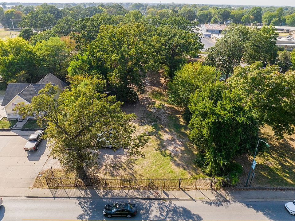1st image of 924 S Mount Olive St #6-7