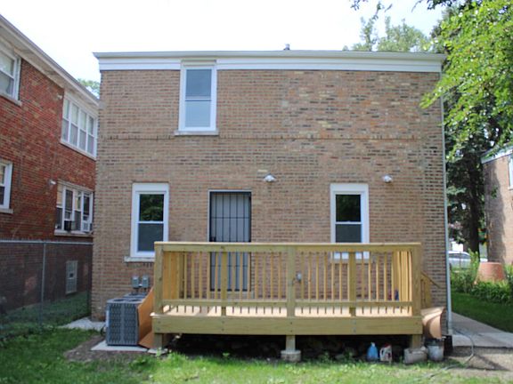 3rd image of 1052 W 111th Pl
