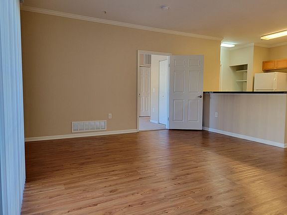 2nd image of 60 Hunt Club Dr APT 211
