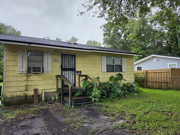 4th image of 821 Dennison St