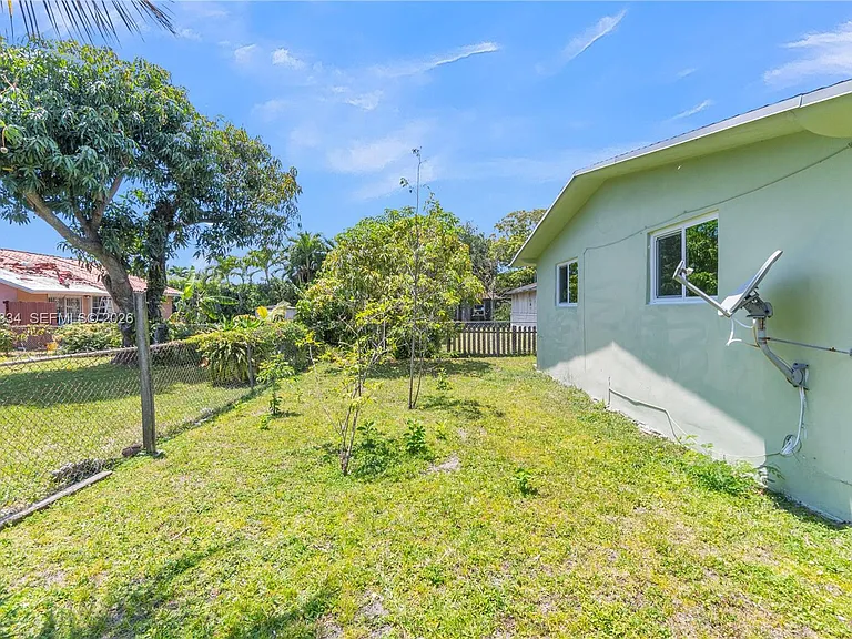1730 NW 55th Ter #1730 — Photo 33