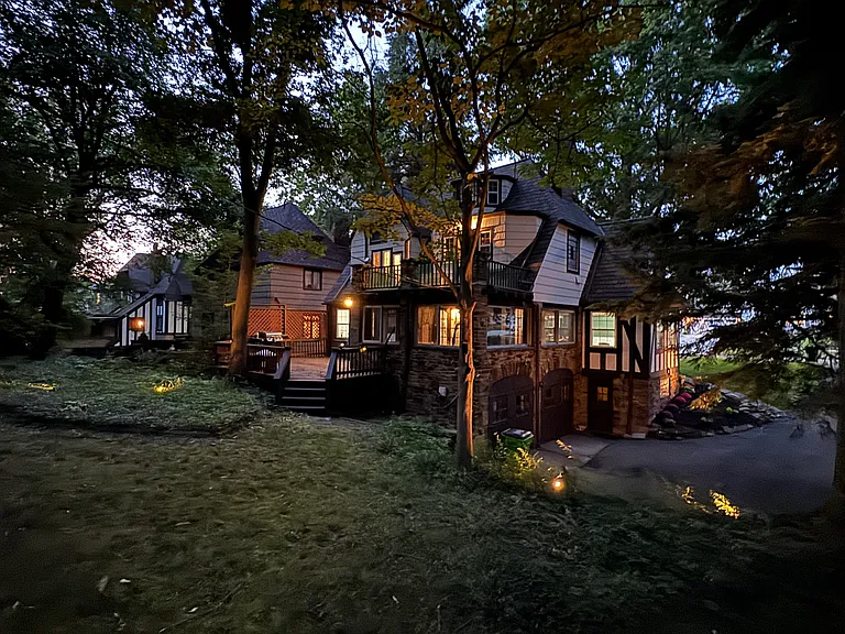 554 Greenvale Dr — Photo 9