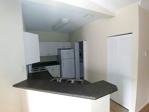 4th image of 484 SE McDonald Ln #9