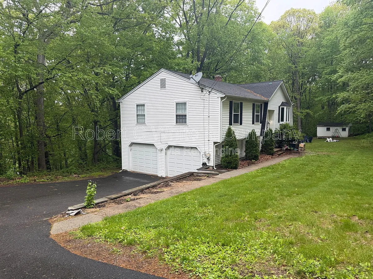 Building Photo - 331 Knob Hill Dr
