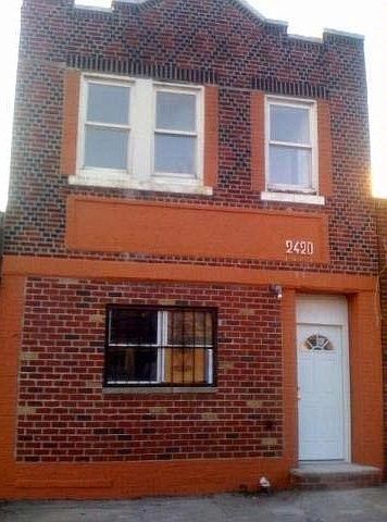 2nd image of 2420 Pacific St