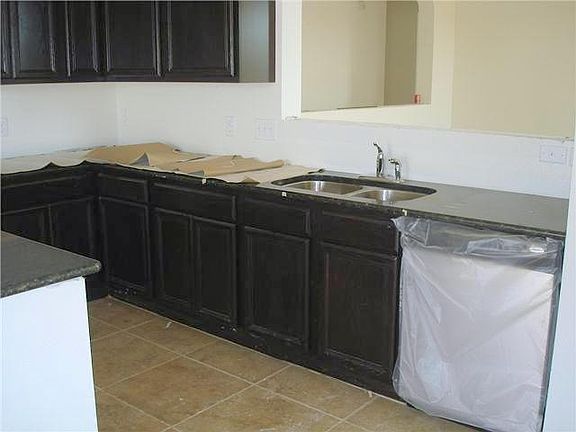 3rd image of 904 Oatmeal Dr
