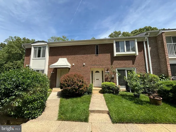 3738 Persimmon Cir, Fairfax, VA 22031