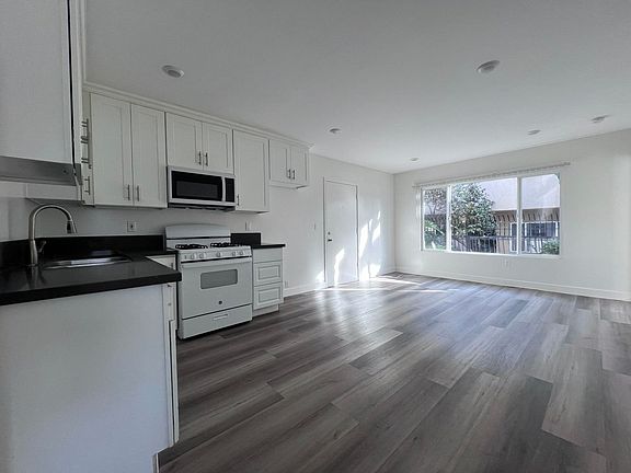 5th image of 4020 Stevely Ave #1