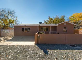 1012 Chavez Rd NW, Los Ranchos De Albuquerque, NM 87107