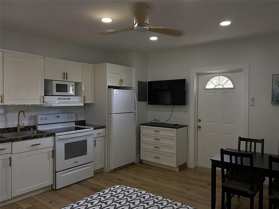 1st image of 2410 Thomas St #3C