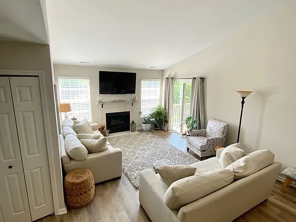 46257 Cavalier Dr, Macomb, MI 48044