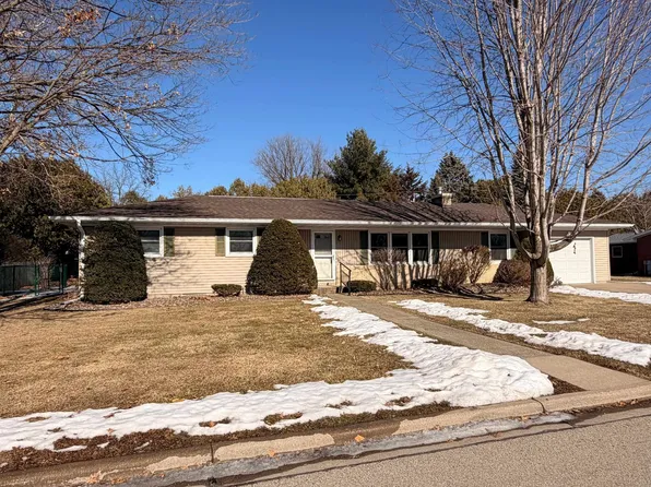1200 Westhill Ave, Platteville, WI 53818
