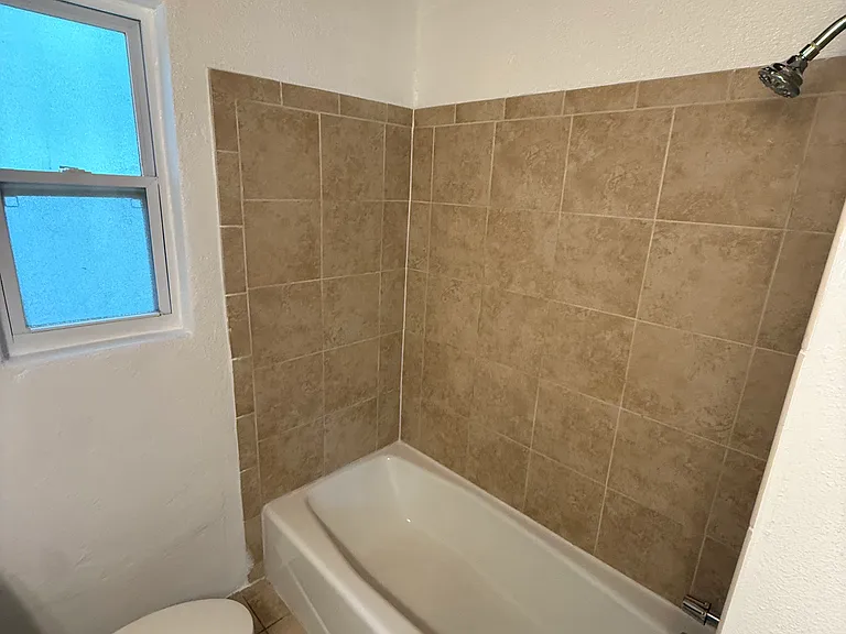 715 W Indiana Ave — Photo 11