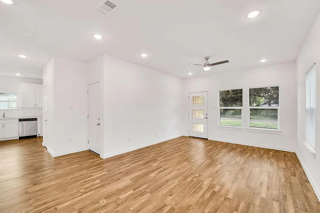 3 bed, 1400 sqft, $1,850 — Photo 1