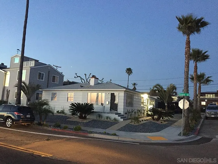 3403 Riviera Dr — Photo 7