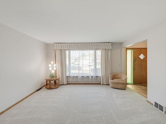 4th image of 6743 W 89th Pl