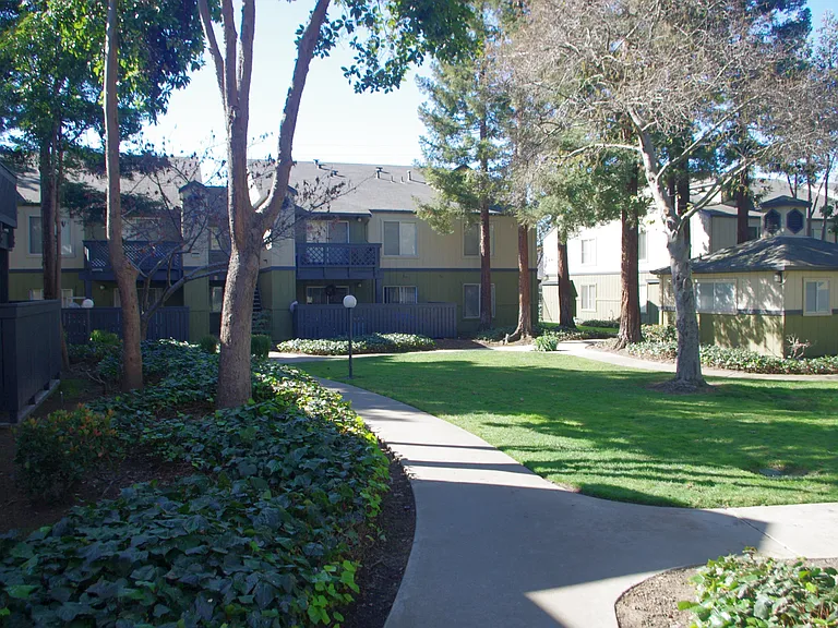 Regency Square Apartments — Photo 26