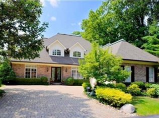 5 Hampton Ln, Cincinnati, OH 45208