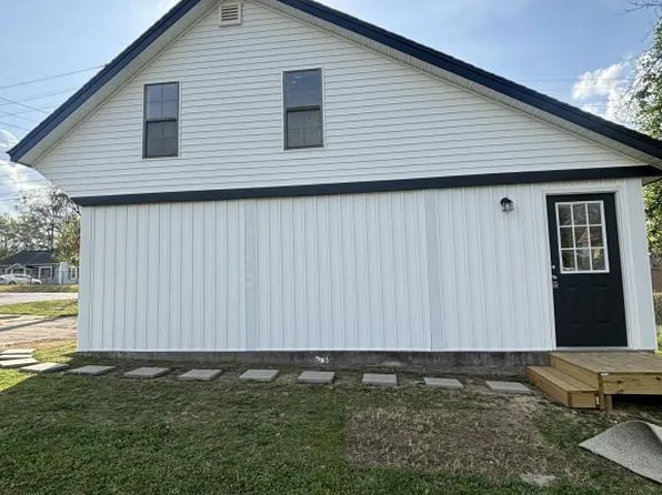 210 W 5th St, Trenton, TN 38382