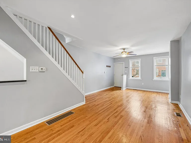 2042 E Huntingdon St — Photo 12