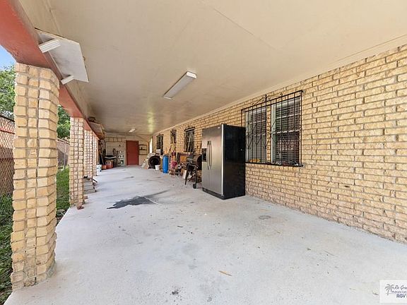 4th image of 2541 Roosevelt St