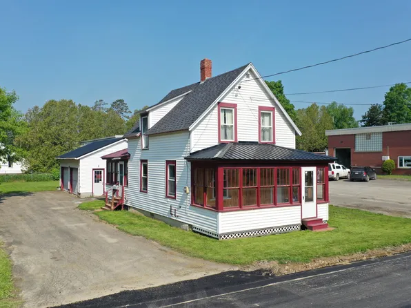 29 Commonwealth Avenue, Houlton, ME 04730