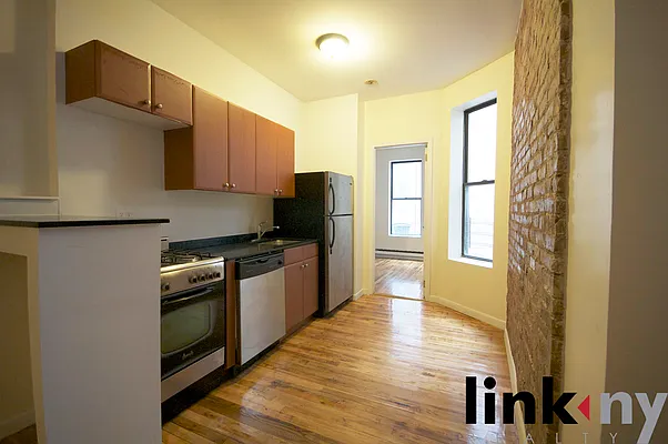 Rented by Link NY Realty | media 10