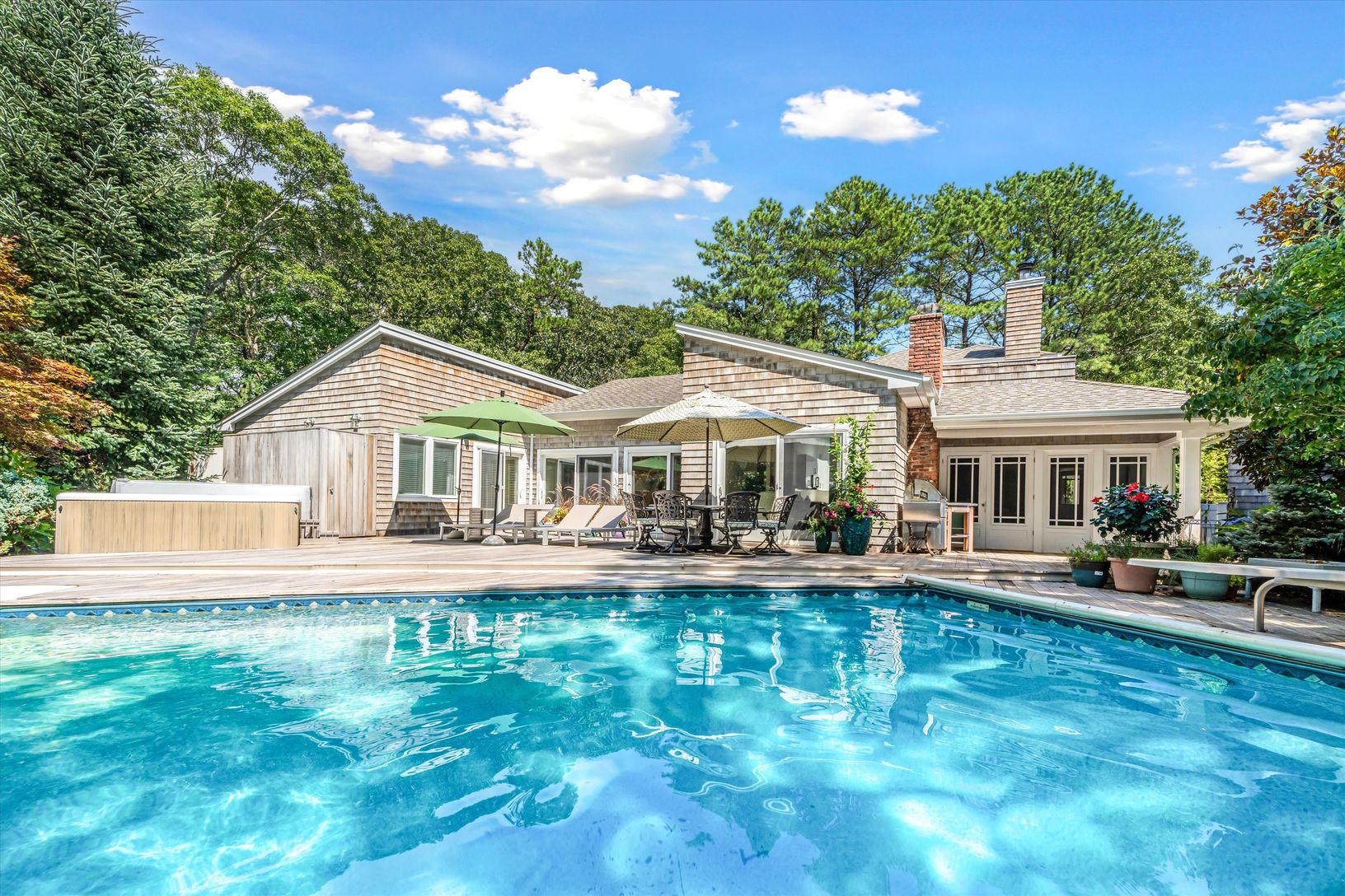  1 Woodland Way, Quogue