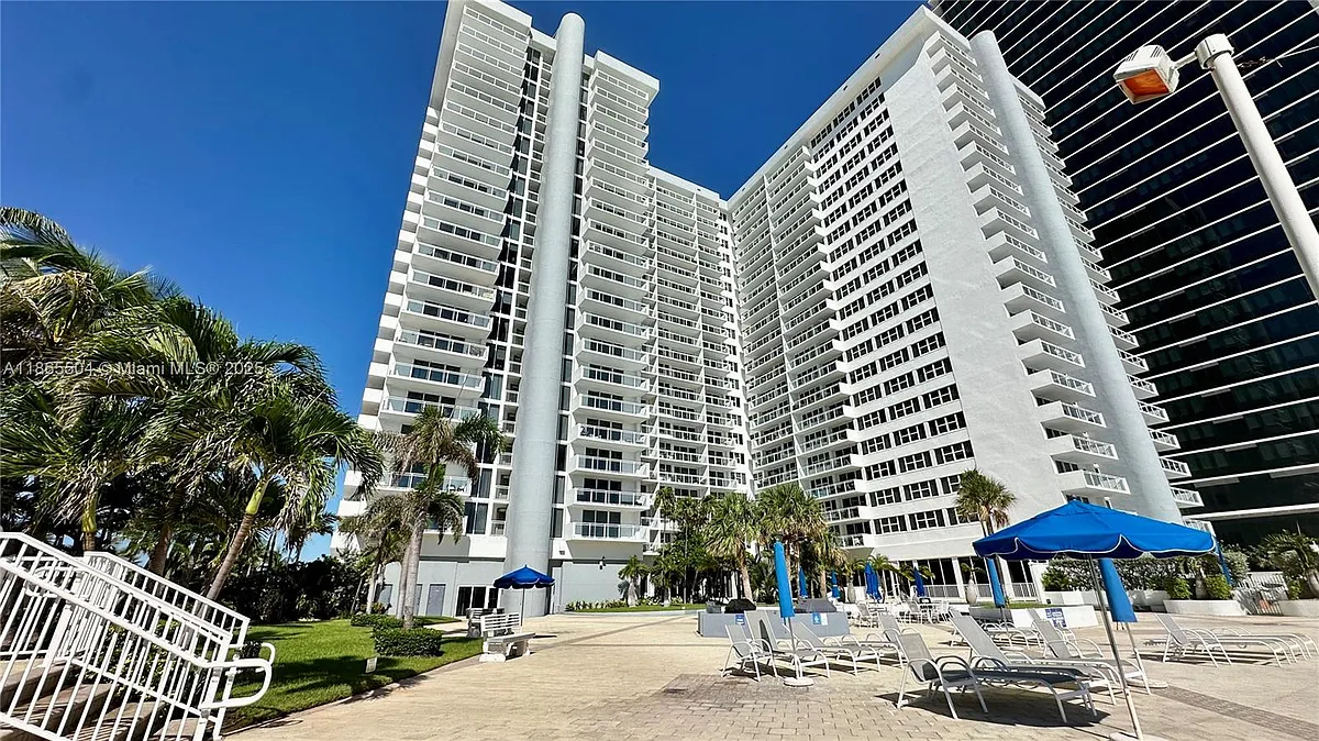 Building Photo - 2030 S Ocean Dr #1022