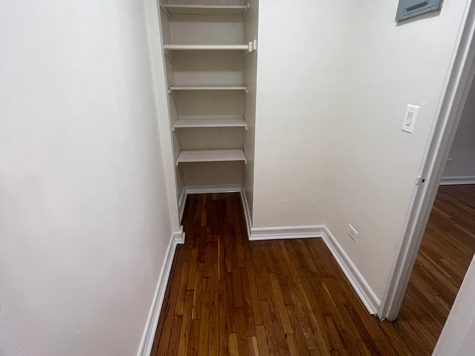 Studio, 550 sqft, $1,825 — Photo 4
