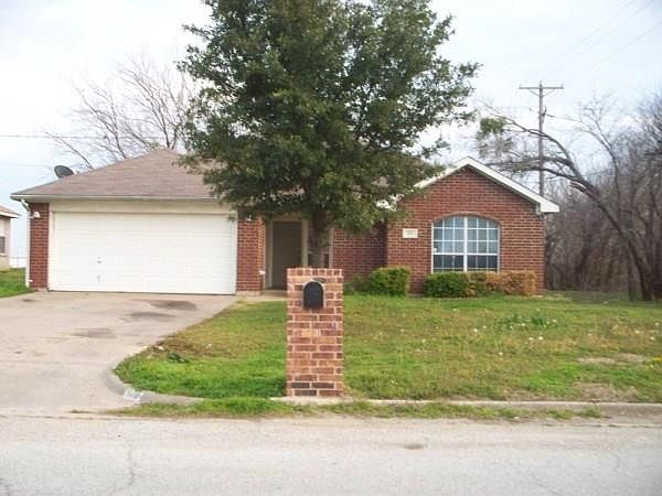 2nd image of 500 Fort Worth St