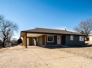 311 N Oak St, Solomon, KS 67480