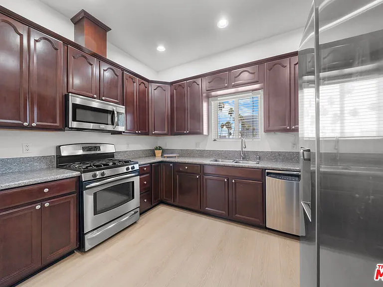309 S Mariposa Ave #301 — Photo 10