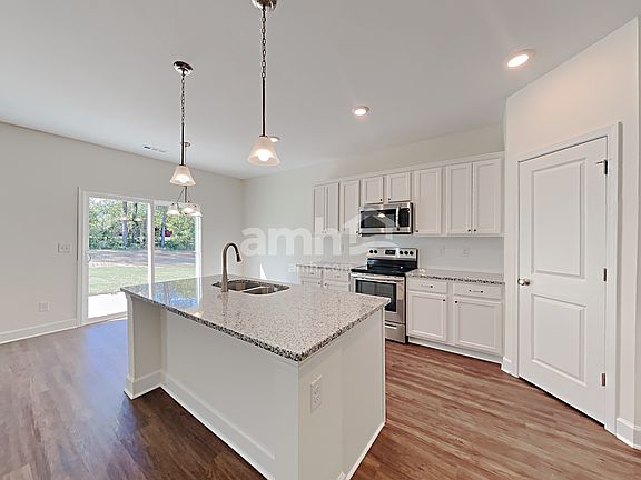 5th image of 2911 Throneberry Ln