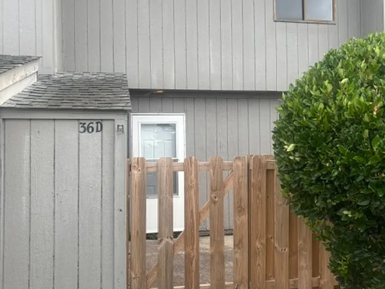 Pine Villa Town Houses — Photo 8
