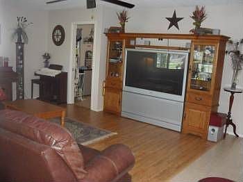 3rd image of 613 Oakmont Ave