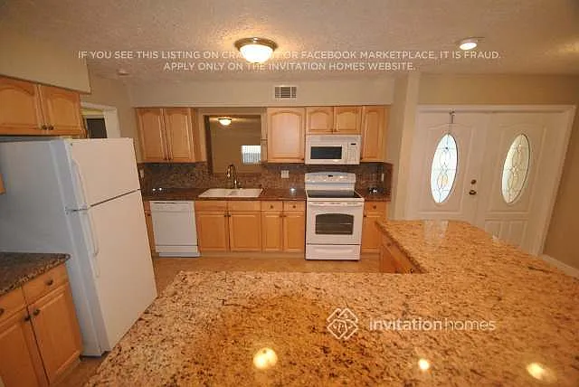 1612 NW 5th St — Photo 4