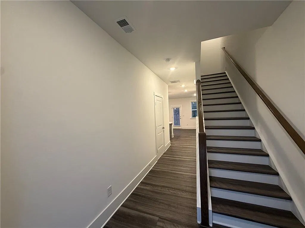 2 bed, 2.5 bath, 1382 sqft, $2,450 — Photo 2