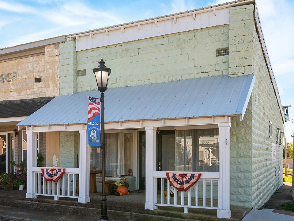 1st image of 8 E Main St