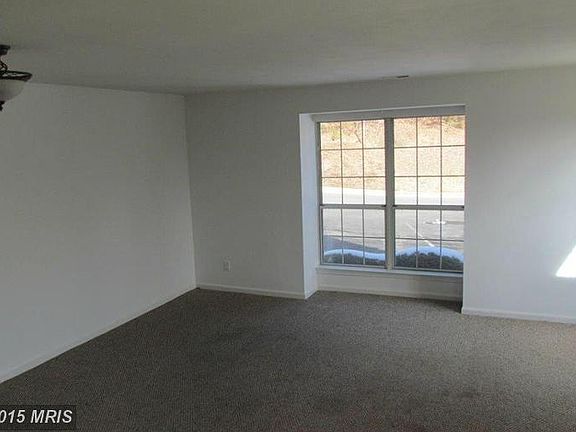 5th image of 401 Providence St