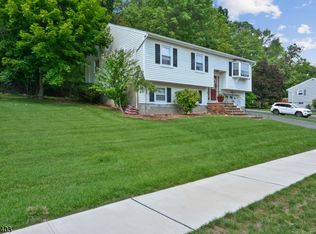 110 Red Twig Trl, Bloomingdale, NJ 07403