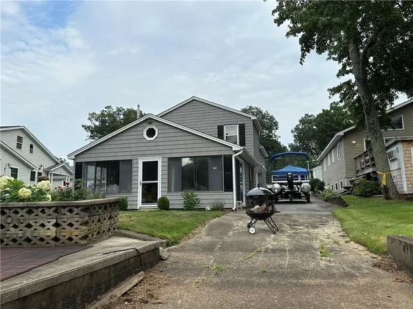 422 Shady Valley Rd, Coventry, RI 02816