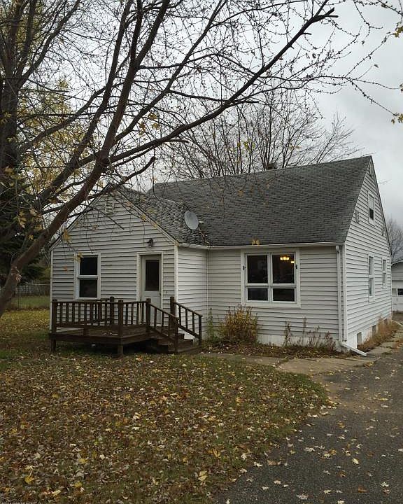 2nd image of 572 Main St N