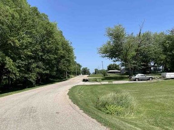 Exterior Neighborhood (street photo)
