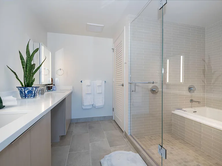 1001 Queen St #3404 — Photo 38