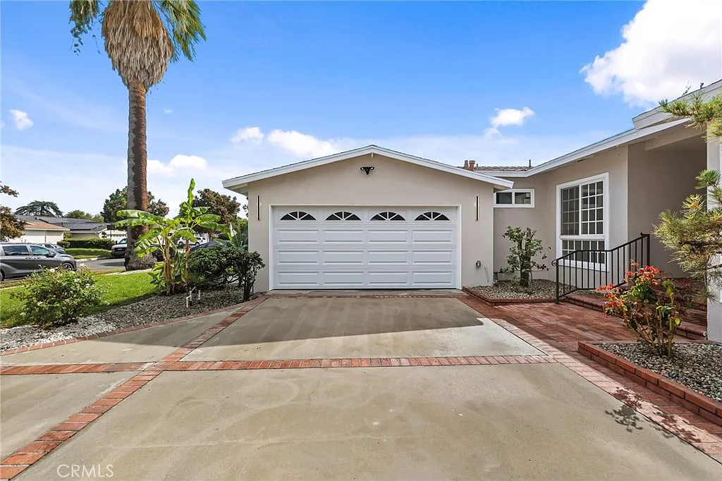 4 bed, 1479 sqft, $5,200 — Photo 2