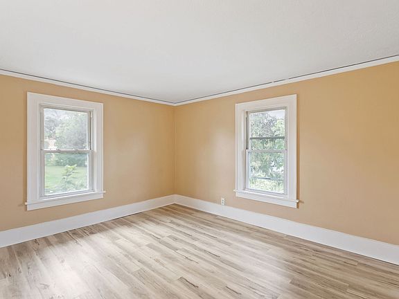 4th image of 611 E Dayton St #2
