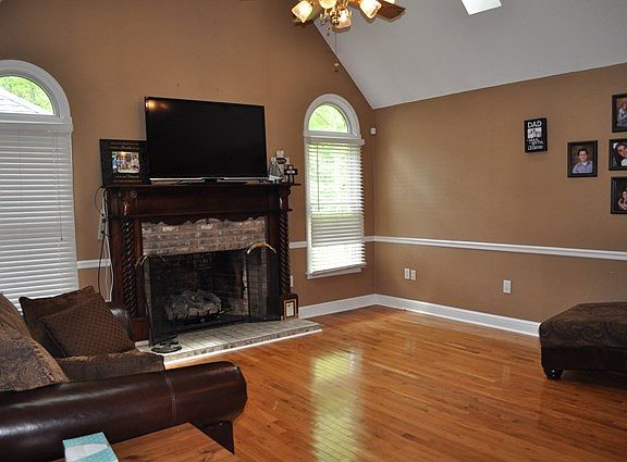 3rd image of 4877 New Paintsville Rd