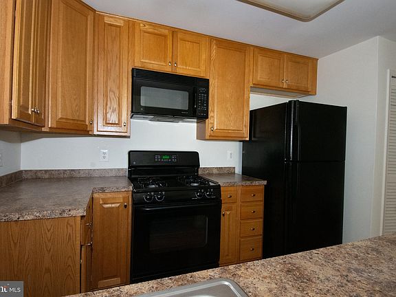 4th image of 21197 McFadden Sq Unit 403